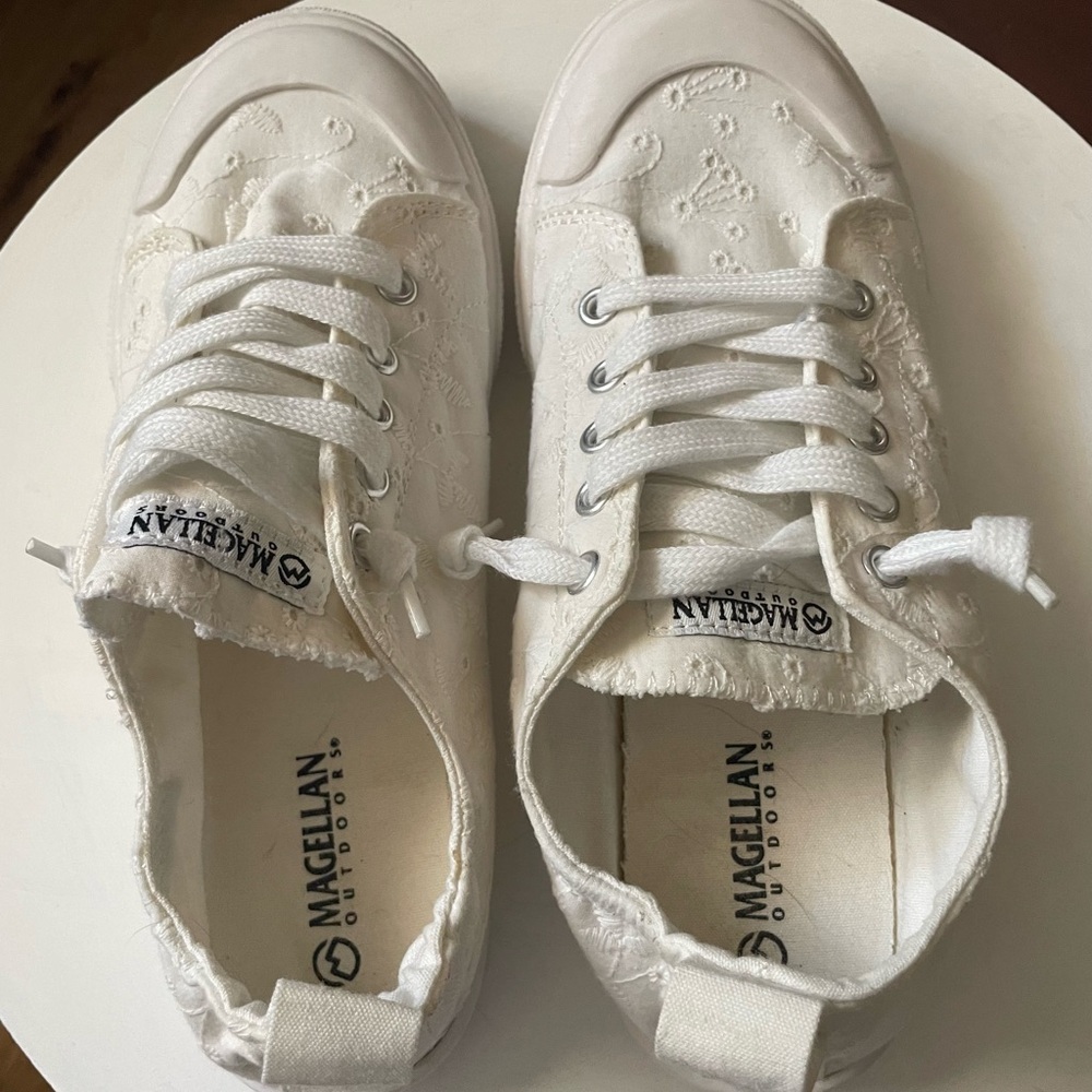 Womens size 8 Magellan shoes